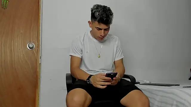 Snapshot of andrew_rose_ chatting on February 2026 06:26:02 PM andrew rose online show from February 2026 06:26:02 PM