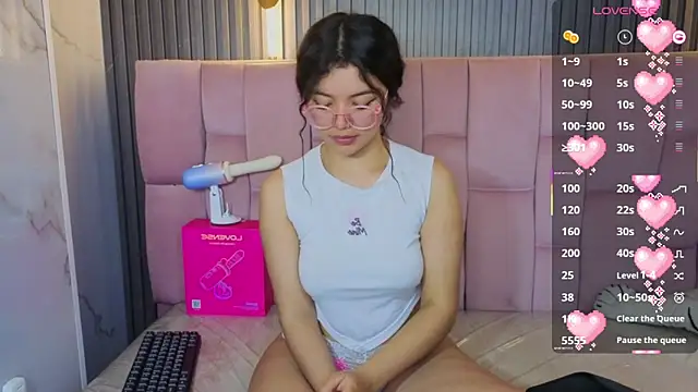 victoria castillo b online show from December 2025 03:18:02 PM