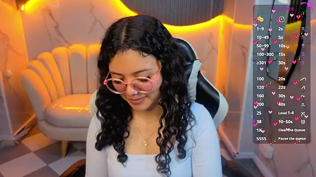 victoria castillo b online show from February 2026 07:45:01 PM