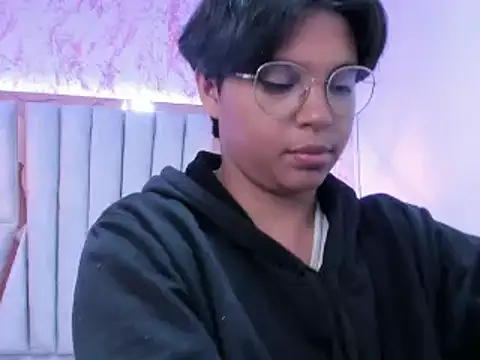 Emmapark  online show from February 2025 06:46:02 PM