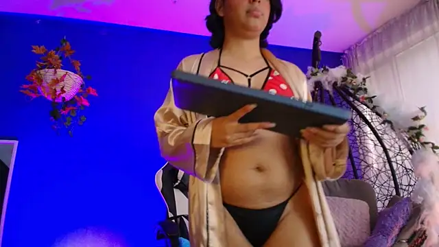 Emmapark  online show from April 2026 07:14:01 PM