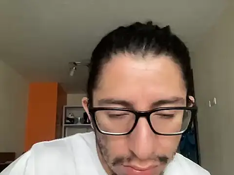 Snapshot of littlelatinhunter chatting on February 2026 11:59:01 AM littlelatinhunter online show from February 2026 11:59:01 AM