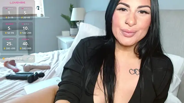 Snapshot of Layla_UK chatting on October 2025 11:10:01 AM Layla UK online show from October 2025 11:10:01 AM