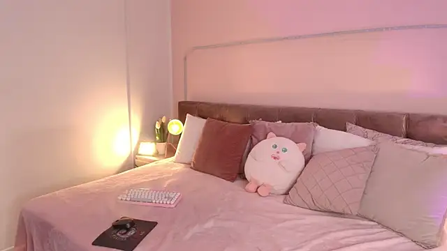 Giaa Ross online show from March 2025 12:03:01 PM