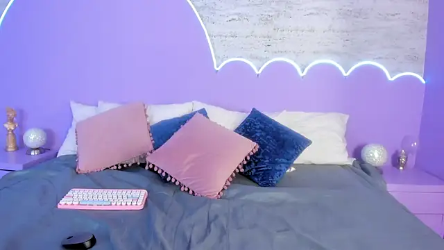 Giaa Ross online show from December 2025 07:45:02 PM