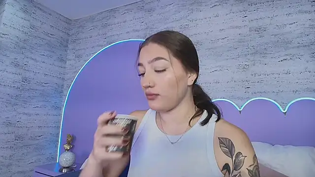 Giaa Ross online show from April 2026 09:07:02 AM