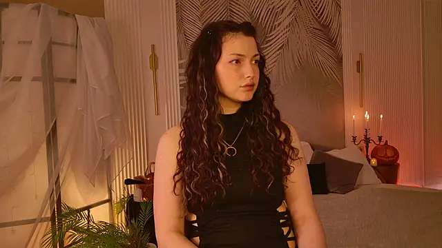 Miley Smile online show from October 2025 08:33:01 AM