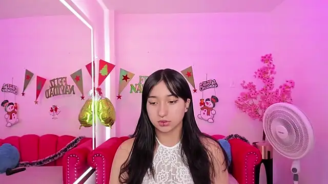 Snapshot of Miss_dolly_ chatting on December 2024 12:24:01 PM Miss dolly  online show from December 2024 12:24:01 PM