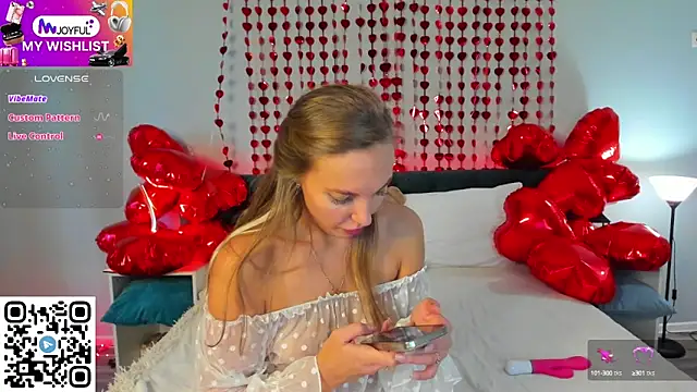 Kelly Hardy online show from February 2025 04:00:02 AM