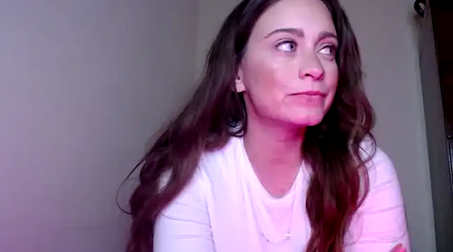 Snapshot of Sophie_Raegan chatting on December 2024 11:43:01 AM Sophie Raegan online show from December 2024 11:43:01 AM