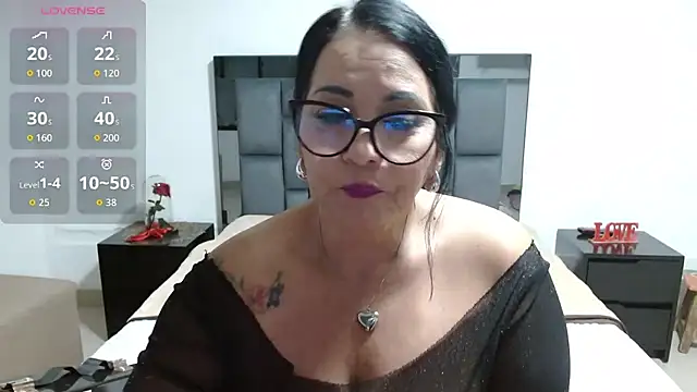 Snapshot of lindaesmeralda chatting on July 2026 11:05:02 AM lindaesmeralda online show from July 2026 11:05:02 AM