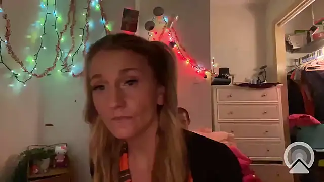 Snapshot of OriginalBarbieEst92 chatting on January 2025 10:21:02 AM OriginalBarbieEst92 online show from January 2025 10:21:02 AM