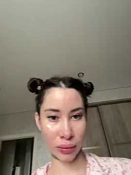 Snapshot of Yunasi chatting on March 2025 11:33:02 AM Yunasi online show from March 2025 11:33:02 AM