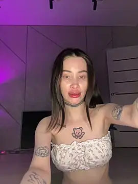 Snapshot of Yunasi chatting on March 2025 11:53:01 AM Yunasi online show from March 2025 11:53:01 AM