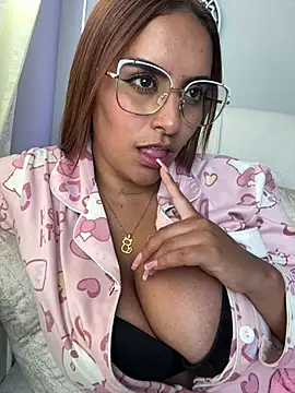 Snapshot of Seized_lust chatting on February 2025 07:31:02 PM Seized lust online show from February 2025 07:31:02 PM