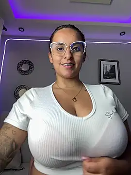 Snapshot of Seized_lust chatting on February 2025 02:21:01 PM Seized lust online show from February 2025 02:21:01 PM