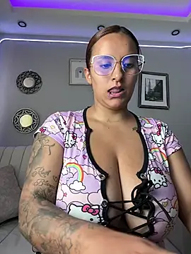 Snapshot of Seized_lust chatting on February 2025 01:46:02 PM Seized lust online show from February 2025 01:46:02 PM