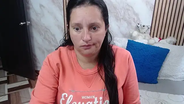 CristialJones  online show from September 2025 01:33:01 PM