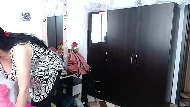 CristialJones  online show from September 2025 02:22:01 PM