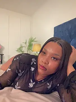 Snapshot of Stunning_Booty chatting on June 2026 09:32:02 PM Stunning Booty online show from June 2026 09:32:02 PM
