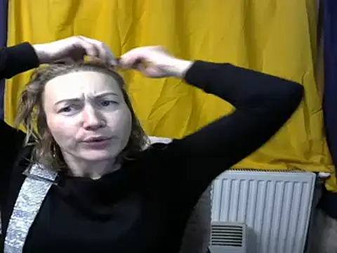 wLESLYMOSw online show from December 2024 05:50:01 PM