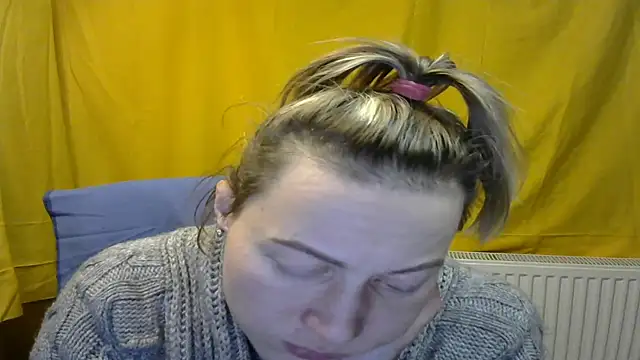 wLESLYMOSw online show from February 2025 11:20:02 PM