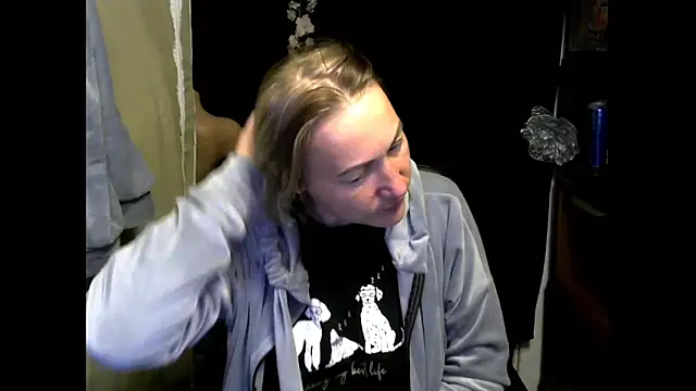 wLESLYMOSw online show from September 2025 05:29:02 PM