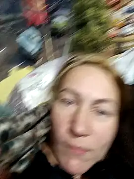 wLESLYMOSw online show from October 2025 06:40:01 PM