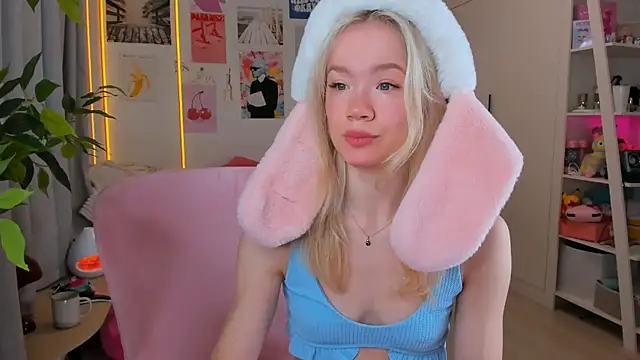 Lily Young online show from April 2026 03:15:01 AM