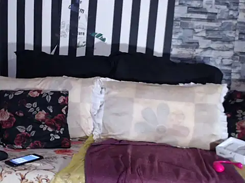 Snapshot of BigHotMatureXx chatting on October 2025 08:25:01 AM BigHotMatureXx online show from October 2025 08:25:01 AM