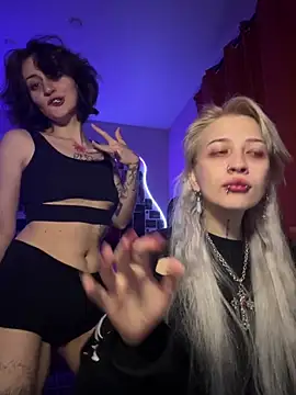 Dooubletroublee online show from April 2026 09:42:02 PM