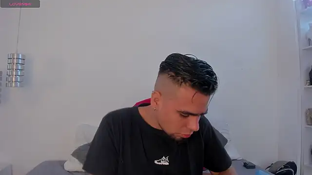 PittAndLunaa online show from January 2026 01:27:02 PM