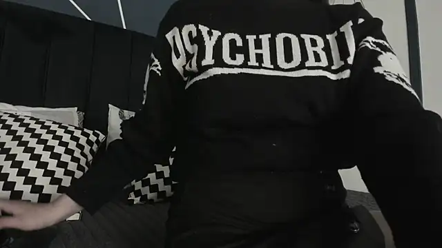 Adeelinee online show from January 2025 07:59:02 PM