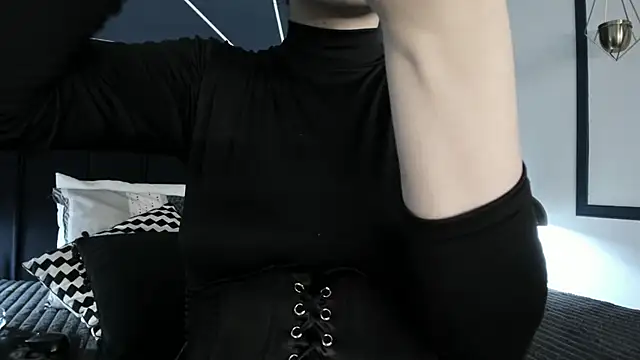 Adeelinee online show from March 2025 07:38:01 PM