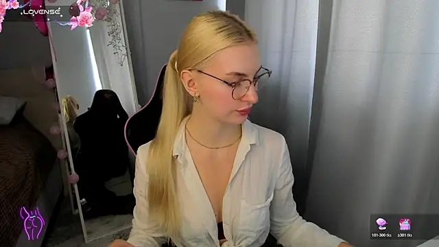 Snapshot of Kimmy_powell chatting on June 2026 04:02:01 AM Kimmy powell online show from June 2026 04:02:01 AM