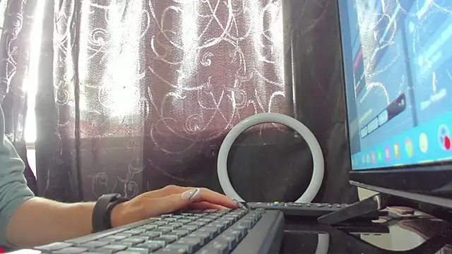 samantha  wilson online show from October 2025 02:52:01 PM