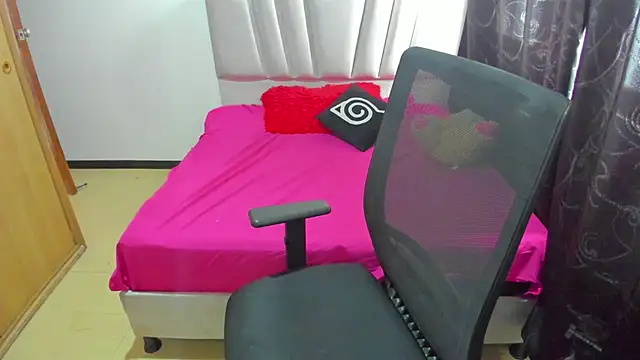 samantha  wilson online show from October 2025 01:45:02 PM