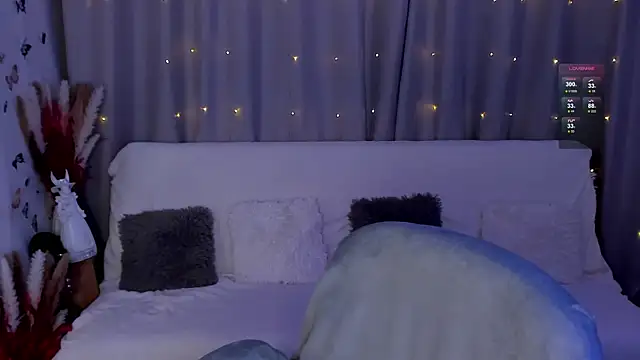 Snapshot of LisaMooore chatting on January 2025 03:40:02 AM LisaMooore online show from January 2025 03:40:02 AM