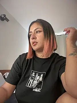 Snapshot of Rae_Lil_White chatting on February 2025 09:48:02 PM Rae Lil White online show from February 2025 09:48:02 PM