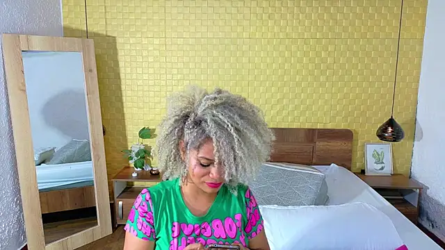 Squirter pussybomb online show from December 2024 04:14:01 AM