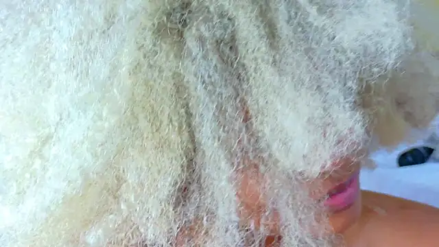 Squirter pussybomb online show from December 2024 10:03:01 AM