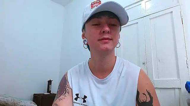 Snapshot of tomboyblue chatting on February 2026 03:18:02 PM tomboyblue online show from February 2026 03:18:02 PM