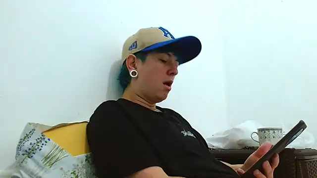 Snapshot of tomboyblue chatting on February 2026 04:05:02 PM tomboyblue online show from February 2026 04:05:02 PM