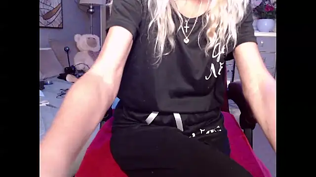 Snapshot of HornyMilf_555 chatting on October 2025 11:38:02 AM HornyMilf 555 online show from October 2025 11:38:02 AM