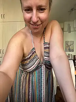 Snapshot of MariaValentine chatting on July 2026 05:31:02 AM MariaValentine online show from July 2026 05:31:02 AM