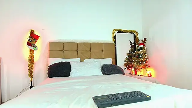 PaoL22 online show from December 2024 07:10:01 AM