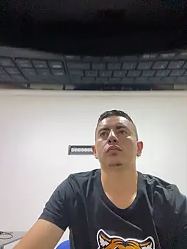 Snapshot of DanielGomez9 chatting on December 2024 11:16:02 PM DanielGomez9 online show from December 2024 11:16:02 PM