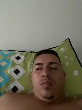 Snapshot of DanielGomez9 chatting on January 2025 10:35:01 PM DanielGomez9 online show from January 2025 10:35:01 PM