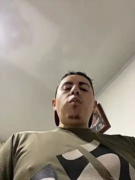 Snapshot of DanielGomez9 chatting on February 2025 03:50:01 AM DanielGomez9 online show from February 2025 03:50:01 AM