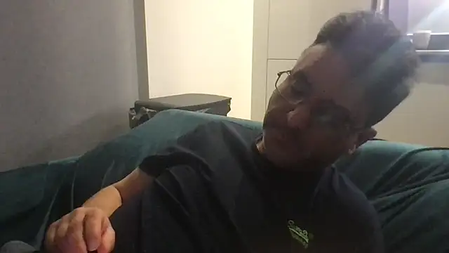 Robin007 online show from February 2026 09:04:01 PM